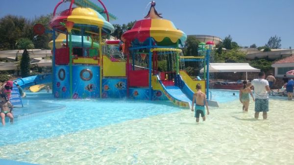 Aquapark and Dolphin Show with Hotel Transfers,Lunch and Soft Drinks