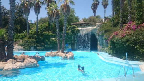 Aquapark and Dolphin Show with Hotel Transfers,Lunch and Soft Drinks