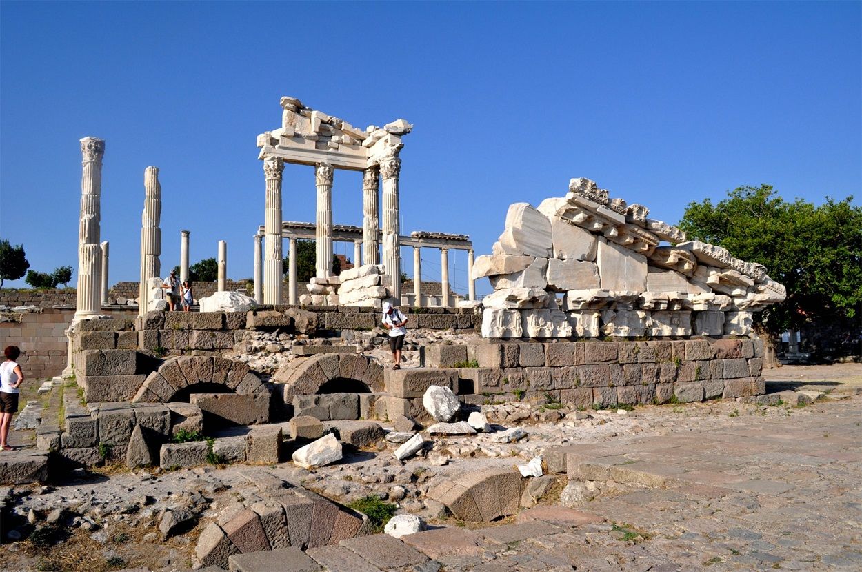 Pergamum Ancient City Tour From Kusadasi