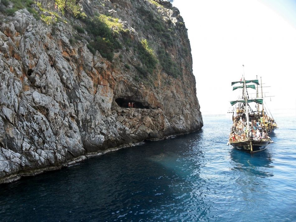 Alanya Cruise with Turkish Lunch & Roundtrip Transportation